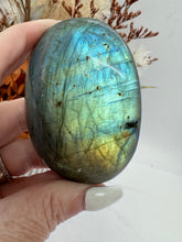 Load image into Gallery viewer, Labradorite Lge Palm
