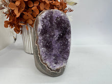 Load image into Gallery viewer, (7) Uraguay Amethyst Cut Base
