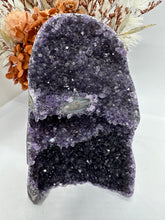 Load image into Gallery viewer, (15) Uraguay Amethyst Cutbase
