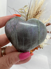 Load image into Gallery viewer, Labradorite Purple Heart

