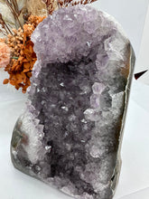 Load image into Gallery viewer, Brazilian Amethyst Cutbase
