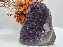 Load image into Gallery viewer, Brazilian Amethyst Cutbase
